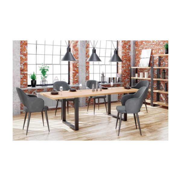 Stół w jadalni z szarymi krzesłami
